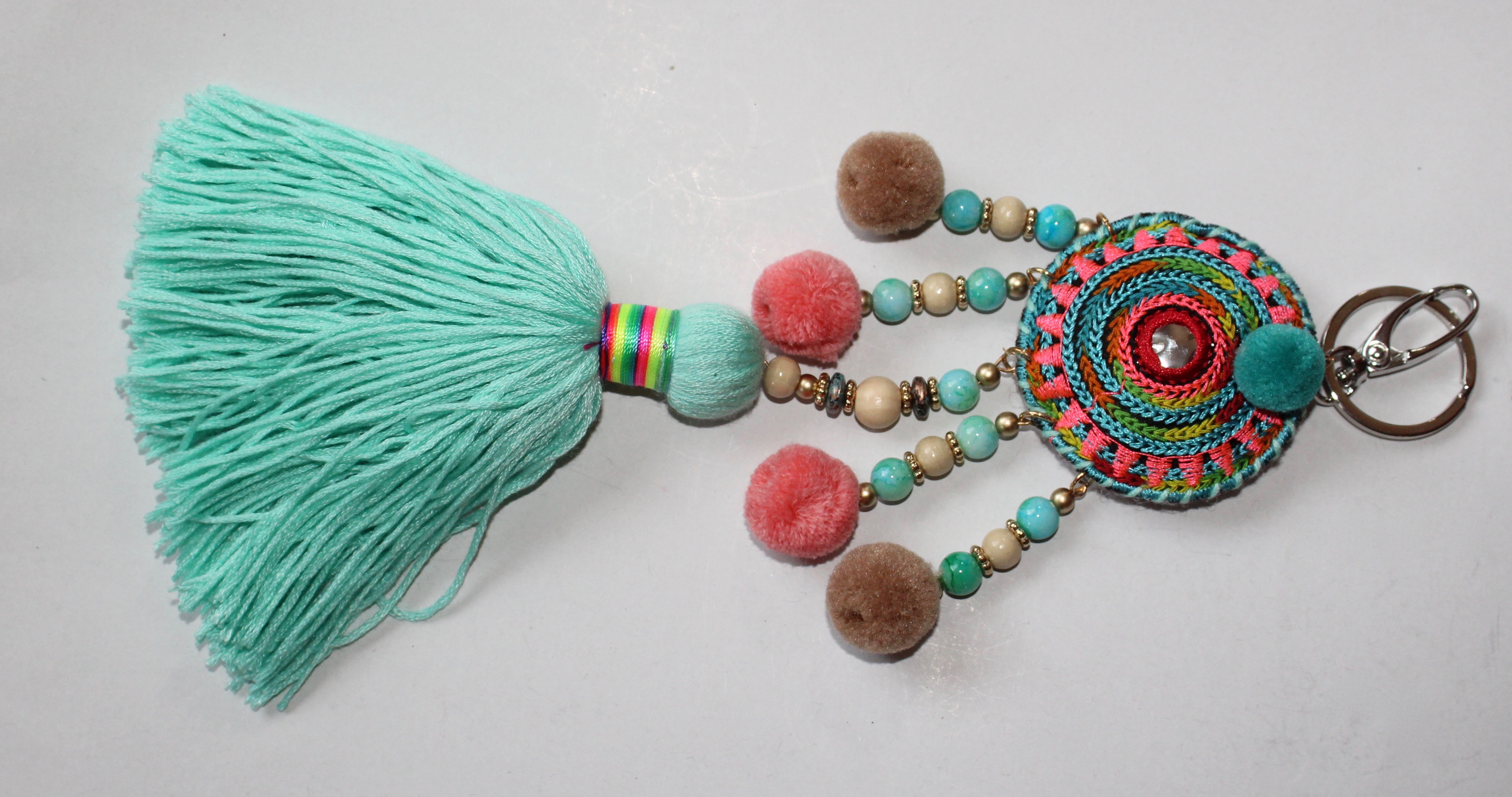Sleutelhanger MINT GROEN / LICHTGROEN met XL kwast, kralen en pompons - XL