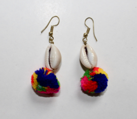 Lightweight Earrings MULTICOLOR pompons and Cowry shells - Boucles d'oreilles poids léger aux ponpons et coquille Kauri