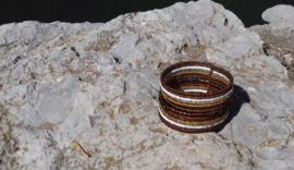 Flexibele Kraaltjes armband Ibiza stijl WIT GOUD BRUIN