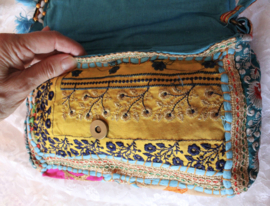 Unieke Boho hippie chic handtas patchwork kwastjes rits drukknoop TURQUOISE GOUD FUCHSIA - 23cm x 13 cm x 6cm