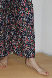 Flowered, wide legged BLACK BLUE RED WHITE pants - fits 36/38/40 - Saroual BLEU MARIN fleuri ROUGE BLANC