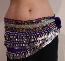 GS3z - Extra Small / Small Velvet bellydance hipbelt PURPLE, SILVER decorated, with multicolor stones - Ceinture de danse orientale velours VIOLET dotée de perles multicolores et sequins argentés.