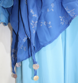 Asymmetrisch, semi transparant, puntenrokje BLAUW met ZILVEREN bloemetjes, chiffon- one size fits S, M, L, XL - size 36/38/40/42