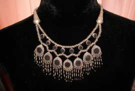 TrH2 - Cushi necklace with BLACK stones inlay - Collier ethnique aux perles ARGENTÉS aux pierres NOIRES