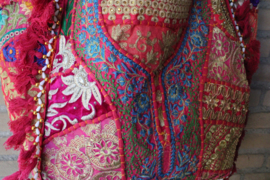 Patchwork Banjara Boho India hippie tas tote bag FUCHSIA1 GOUD bloemen met kwastjes en kraaltjes