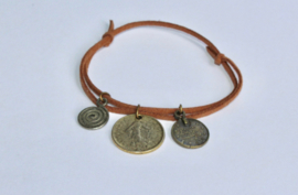 one size adaptable - Lace bracelet "Sowing Goddess and Spiral" - Bracelet "Déesse semeuse et Spirale" , lacet cuir