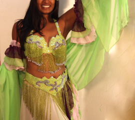 Fully sequinned 5-pce bellydance costume LIME / LIGHT GREEN IRIDISCENT, SILVER - Costume danse orientale VERT CLAIRE ARGENTÉ 5-PIÈCES