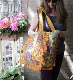 Patchwork Banjara Boho India hippie tas tote bag OKER ORANJE GEEL GOUD MULTICOLOR met kwastjes en kraaltjes "You bring on the Sun"