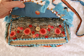 Unieke Boho hippie chic handtas patchwork, kwastjes, rits drukknoop TURQUOISE4 GOUD bloemen - 23 cm x 13 cm x 6 cm