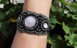 Fully beaded Ibiza bracelet nr4 with small beads and circles with a glow ANTHRACITE BLACK