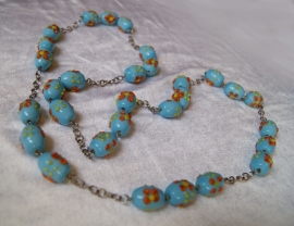 Halsketting met turquoise glaskralen - Necklace with glass beads turquoise