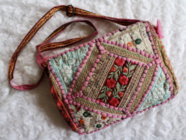 Unieke Boho hippie chic handtas patchwork kwastjes rits drukknoop ROZE8 GOUD - 23 cm x 13 cm x 6 cm