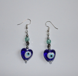 Good Luck earrings Nazar Boncuk hearts, blue and silver beads - Boucles d'oreilles Nazar Boncuk Bonne Chance, cœur bleu et perles argentées