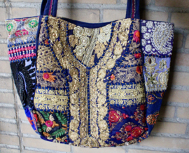 Lichtgewicht Patchwork Banjara Boho India hippie tas tote bag XL met 3 ritsen, GOUDEN borduurwerk, bloemen, paisley motief in nuances van MARINE DONKER BLAUW GOUD.