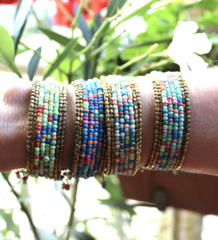 Atlantis Armband Ibiza hippie chic met mix kleuren kraaltjes TURQUOISE GROEN GOUD BLAUW ROOD ZALMORANJE ROZE