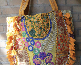 Patchwork Banjara Boho India hippie tas tote bag OKER ORANJE GEEL GOUD MULTICOLOR met kwastjes en kraaltjes "You bring on the Sun"