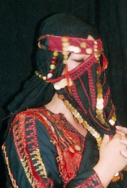 Origineel bedoeinen gezichtsmasker, Niqab, Egypte met kralen, munten en borduurwerk, handwerk - Badou bedouin