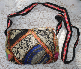 Unieke Boho hippie chic handtas patchwork kwastjes rits drukknoop ZWART ROOD GOUD INDIGO - 23cm x 13 cm x 6cm