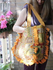 Patchwork Banjara Boho India hippie tas tote bag OKER ORANJE GEEL GOUD MULTICOLOR met kwastjes en kraaltjes "You bring on the Sun"