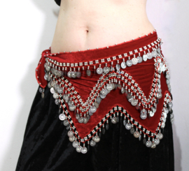 Fluwelen 5-punten Shakira muntjesgordel ROOD, versierd met ZILVEREN muntjes en kralen haakwerk - M, L, XL