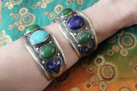 XL SILVER colored Kuchi bracelet, TURQUOISE, BLUE and GREEN stones en hearts decorated