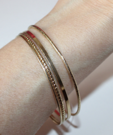 Setje van 4 GOUD kleurige armbandjes bangles -  6,7 cm diameter "Bangles" S/M