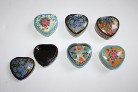 Lightweight, hand painted, lacquered, flowered heartshaped gift boxes  - diameter 8 cm