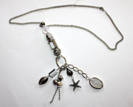 Lang halssnoer, trendy lange ketting met bedeltjes, zilverkleurig, hanger met zeester, subtiele belletjes en melkwitte kralen