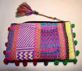 nr 1 - 6 - Bohemian hippy chic patchwork pouch, ponpon rimmed MULTICOLORED - Petit Sac Bohémien  MULTICOLORE, poids léger en textile, fermeture tirette.