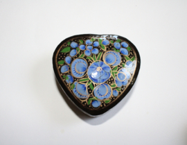 Lightweight, hand painted, lacquered, flowered heartshaped gift boxes  - diameter 8 cm