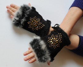 1 paar konijnenbont handschoenen ZWART met GOUDEN studjes versiering - handwarmers polswarmers - (Extra) Small