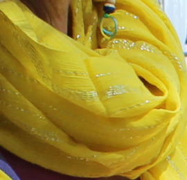 Kreukel Katoenen sjaal sarong GEEL met ZILVEREN glinster draden