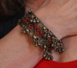 Tribal fusion bracelet OLD SILVER color, with red stones inlay