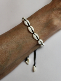 Cowry shell armband Bohemian Ibiza stijl, vriendinnenarmband -  one size adaptable