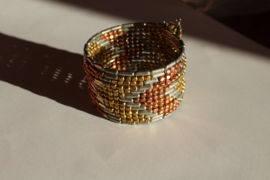 1 Flexibele 3-kleuren Kraaltjes armband GOUD, ZILVER  en KOPER kleur met Faraonisch motief