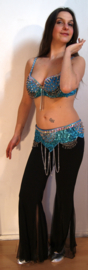 Tribalicious : 2-piece set sequinned Bra + hipbelt TURQUOISE SILVER, studs and chains decorated