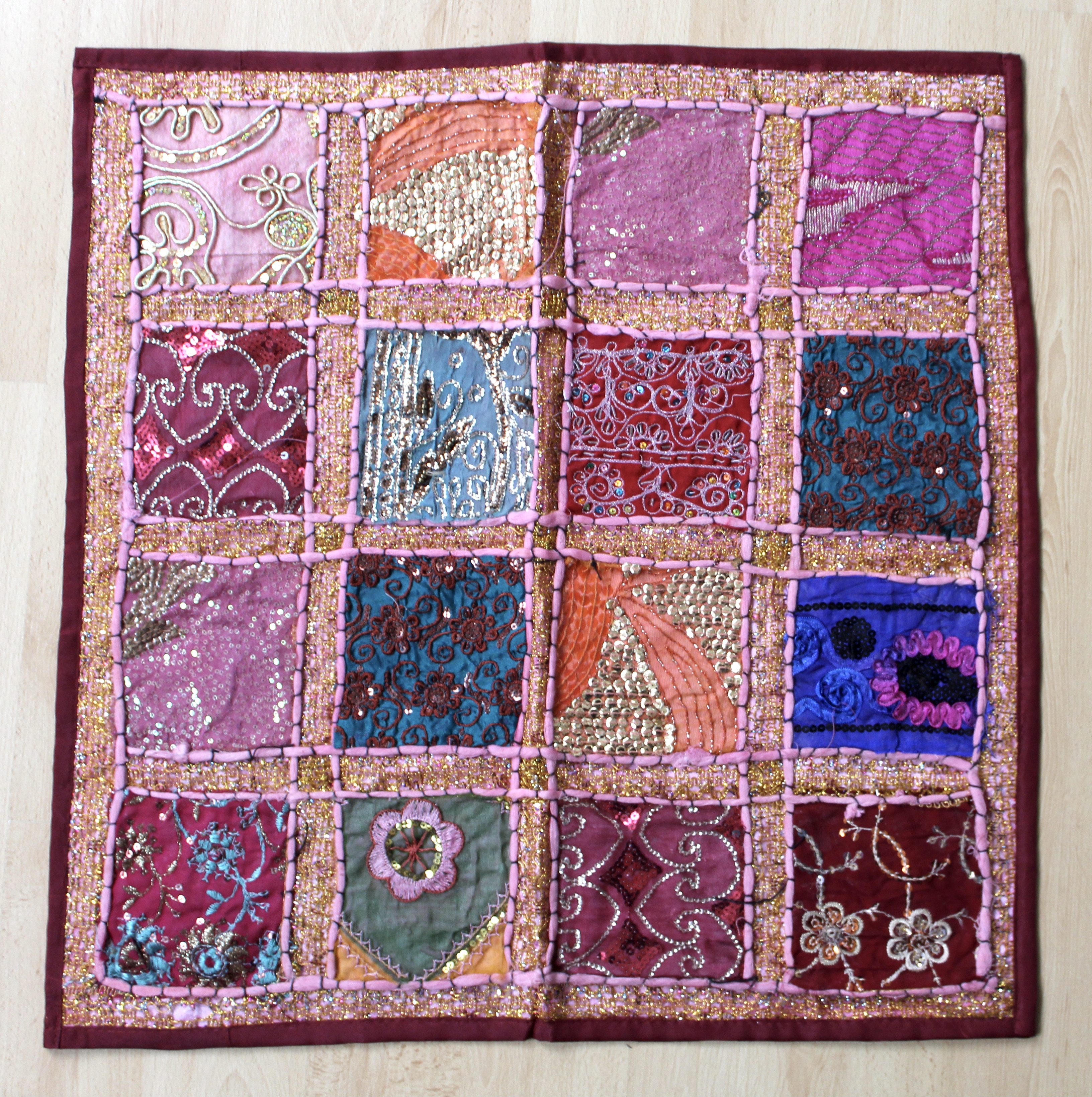 Patchwork Gujarati kussensloop ROZE2 pailletten kraaltjes patchwork 61 cm vierkant XL