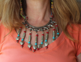 Bohemian hippie chic Halssnoer  ZILVER kleurige zeesterren met RODE en TURQUOISE BLAUWE kralen - Necklace Boho1