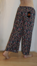 Flowered, wide legged BLACK BLUE RED WHITE pants - fits 36/38/40 - Saroual BLEU MARIN fleuri ROUGE BLANC