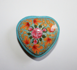 Lightweight, hand painted, lacquered, flowered heartshaped gift boxes  - diameter 8 cm