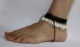 Bohemian Ibiza macramé anklet, Cowry shell and golden beads decorated  - adaptable size