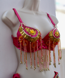 38, 75-80 B-C - FUCHSIA Sequinned Bra, beaded fringe and GOLDEN sequins decorated