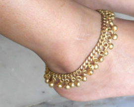 1 GOUDKLEURIG metalen enkelbandje met belletjes India - Small Medium 21-22 cm