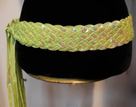 Gevlochten riem / ceintuur met pailletten versiering LICHT GROEN / LIMEGROEN - Sequinned braided belt LIGHT GREEN