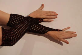 Handschoenen gehaakt ZWART met ROOD glinsteringen + bijpassend hoofdbandje - Bellydance Burlesque gloves BLACK, with RED sparkles and glitters + matching headband