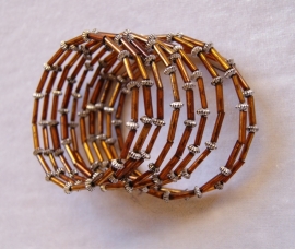 Spiraal armband met kraaltjes voor meisjes bruin met zilver - diameter 5 cm