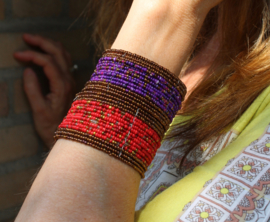 Armband Ibiza hippie chic met mix kleuren kraaltjes PAARS  of ROOD met KOPER kleur - Ibiza hippy chick beaded bracelet with color mix PURPLE or RED, BRASS color rimmed