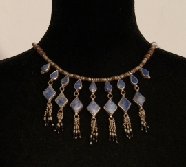 Tribal Fusion Kuchi Halssnoer zilverkleurige kralen, ruitvormige pendantjes, BLAUWE lapis lazuli stenen - TrH4
