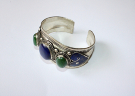 SILVER colored Kuchi bracelet, BLUE and GREEN stones en hearts decorated