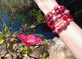Spiraal armband Ibiza stijl ROOD TINTEN, ZILVER kleur  - Spiral Beaded bracelet Ibiza fashion style SHADES OF RED, SILVER color